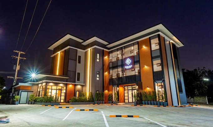 Kham Yai Hotel | 28 m² Hotel ∙ 5 bedrooms ∙ 10 guests