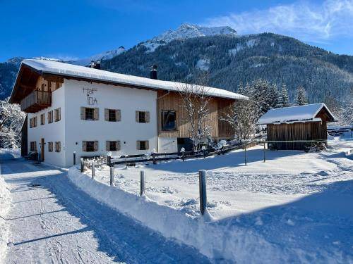 Bach Apartment | 280 m² Apartment ∙ 5 bedrooms ∙ 10 guests
