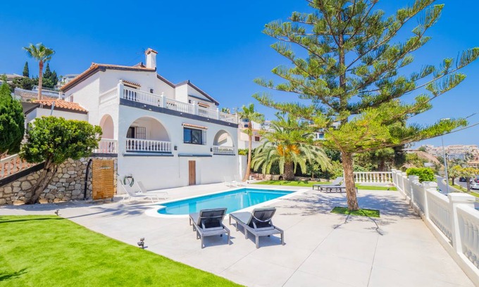 Benalmadena Costa Villa | 280 m² Villa ∙ 4 bedrooms ∙ 8 guests