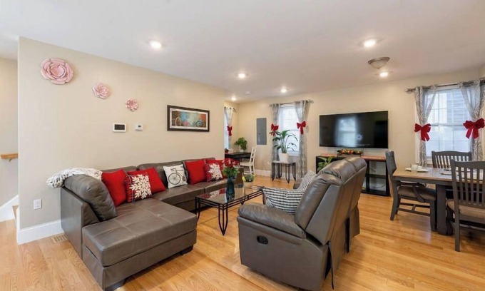 Quincy House | 284 - 5BR Boston-Peaceful House near England Aqua