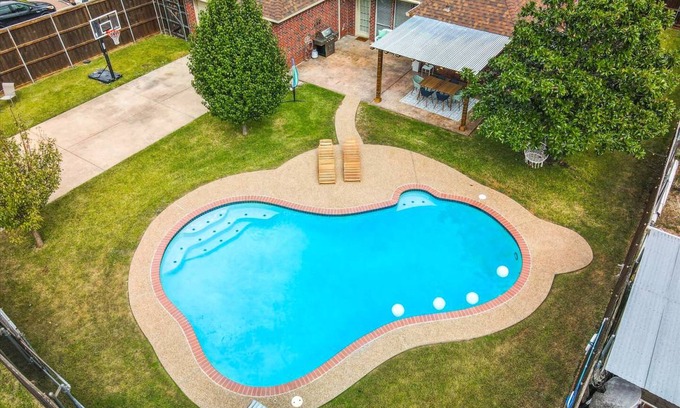 Far North Dallas House | 288 m² House ∙ 6 bedrooms ∙ 16 guests