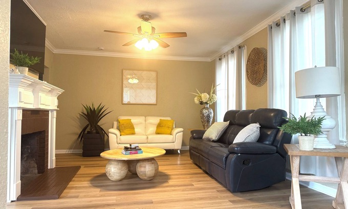 Northside House | 2B1BA Central - Airport, Riverside, Zoo, Beach