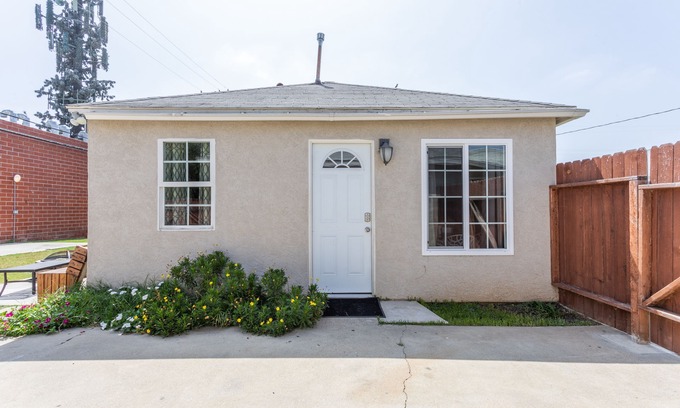 Whittier House | 2BD~1BA Home w/Parking and 1/2Acre Yard Space -20 min to Disney& Knott's