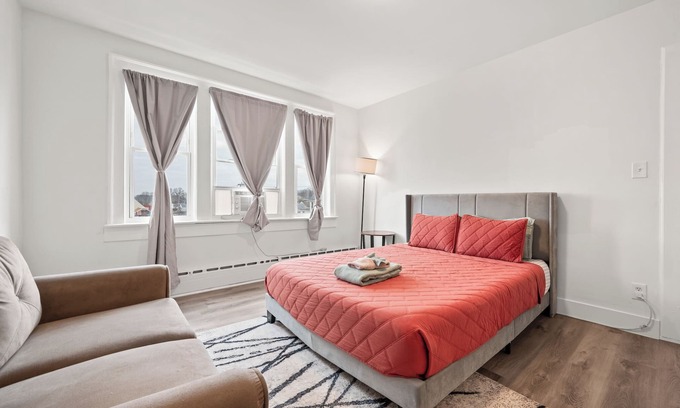 Hartford Apartment | 2bd/1ba near downtown- 4 mins to Trinity College