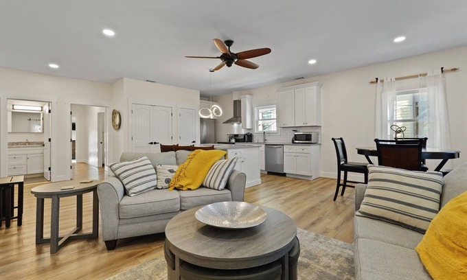 Savannah Victorian District House | 2bd/2ba Townhome * Renovated * 30+ day stay