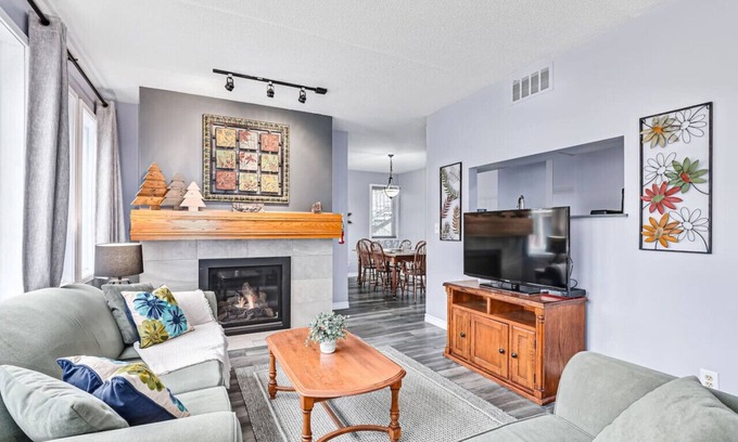 The Blue Mountains Condo | 2BDR Condo Steps to Blue Mountain Village - 101 Cachet Crossing