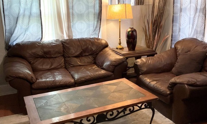 South Kansas City House | 2Bed/1Bath House ~ Live Music Across The Street!