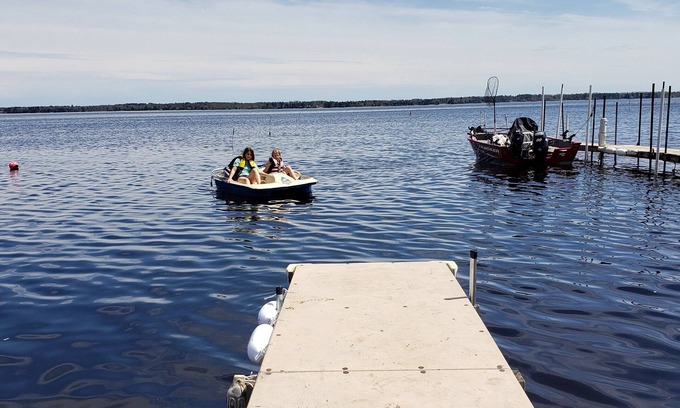 Gladstone Cottage | 2bed 1bath LAKE MI Fishing Cabin WiFi AC Deck Firepit Kayak Paddle Boat Dock #9