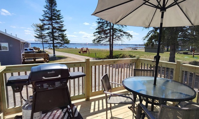 Gladstone Cottage | 2bed 1bath LAKE MI Fishing Cabin WiFi AC Deck Firepit Kayaks Paddle Boat Dock #7