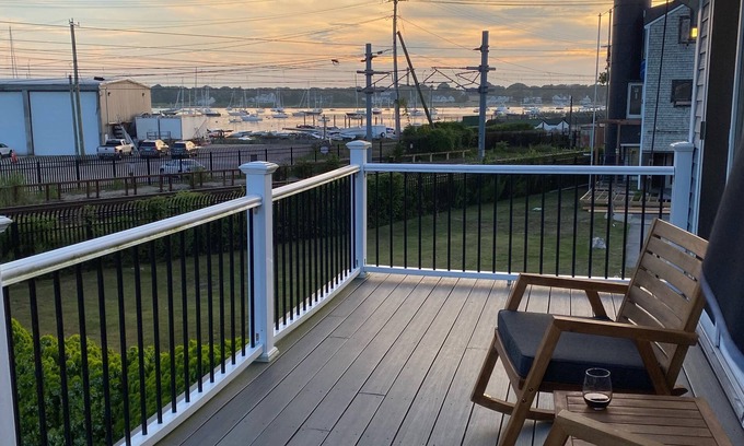 Stonington House | 2bed/2bath with water views, large deck, walking distance to beach/restaurants