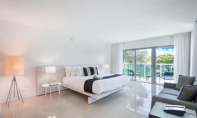 Bal Harbour Apartment | 2Bedroom-2Bathroom City View Steps Away from Bal Harbour Beach