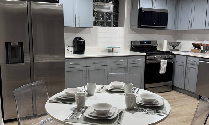 O'Hare Apartment | 2bedroom apartment in fantastic Chicago near Ohare and quick drive into the city