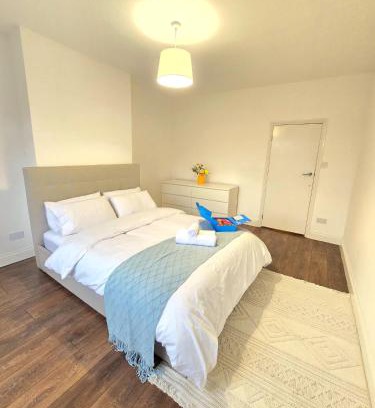 Wimbledon Apartment | 2bedroom sleeps 5 Raynes Park London 30min to Central London Family Friendly