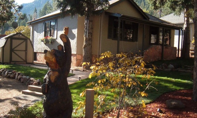 Green Mountain Falls House | 2BR 1.5bath sleep 6 Hottub and WIFI, Pet friendly, non-smoking, Winter Mo disc