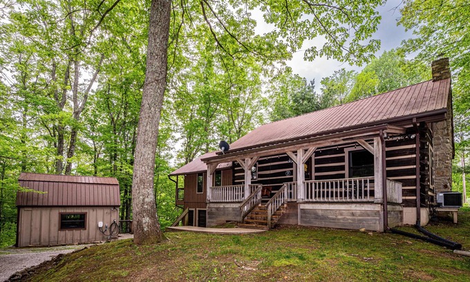 Gnaw Bone Cabin | 2BR, 2 BA Log Cabin