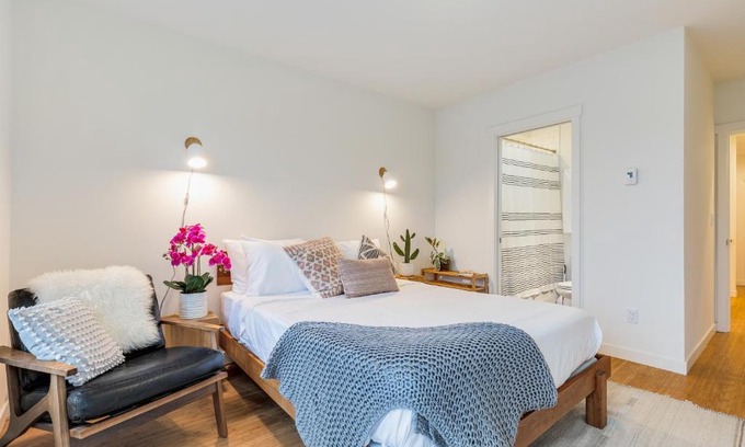West Woodland House | 2BR 2BA The Ballard Modish, Seattle Location with rooftop view