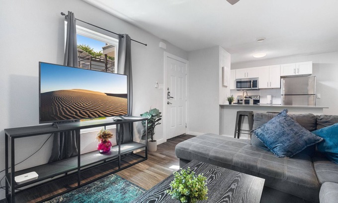Hyde Park Apartment | 2BR apartment near UT Austin 9413