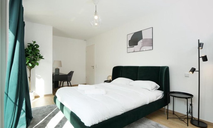 Limpertsberg Apartment | 2BR Apt 100 m2 w Terrace Garden, Free Pkg- ID-26