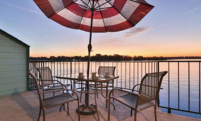 Seven Coves Condo | ☘2BR Breathtaking⭐Sunrise Waterfront Balcony⭐Condo