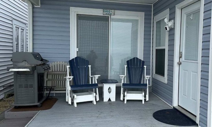 Ashtabula House | 2BR Cozy Lakefront - Your Lakeside Getaway!