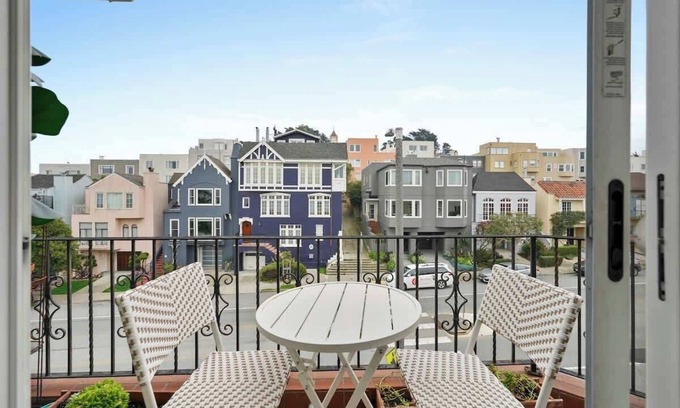 Lone Mountain Apartment | 2BR Flat for Corporate Travelers w/Parking in SF!