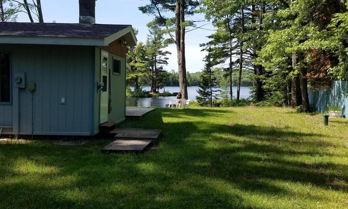 Toivola House | 2BR Lakefront, Canoe, Kayaks, Fishing, Firepit, SXS Snowmobile Trails & Wifi