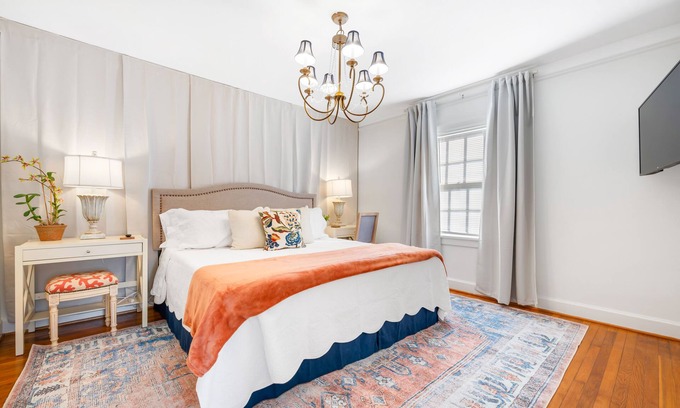 Ardmore - Gould Estates - Olin Heights House | 2BR Midtown Savannah on Columbus Drive + Pet