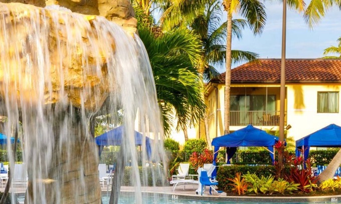 Royal Harbor Condo | 2BR Naples Bay Resort Condo
