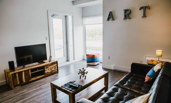 Winnipeg Apartment | 2BR Retreat with Gym, near Assiniboine Park Trails