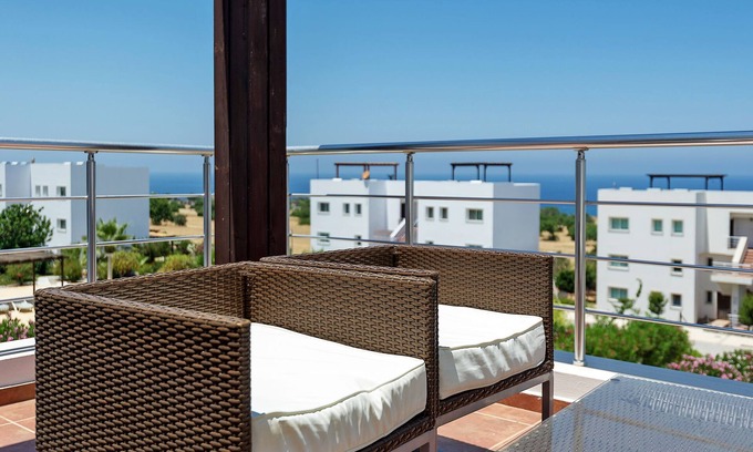 Kucukerenkoy Apartment | 2BR Scenic Penthouse Apt with roof top BBQ