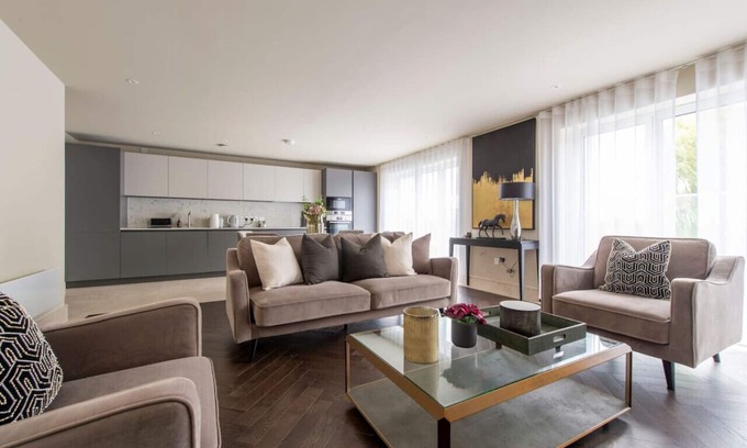 Chigwell Apartment | 2BR Urban Vista Retreat