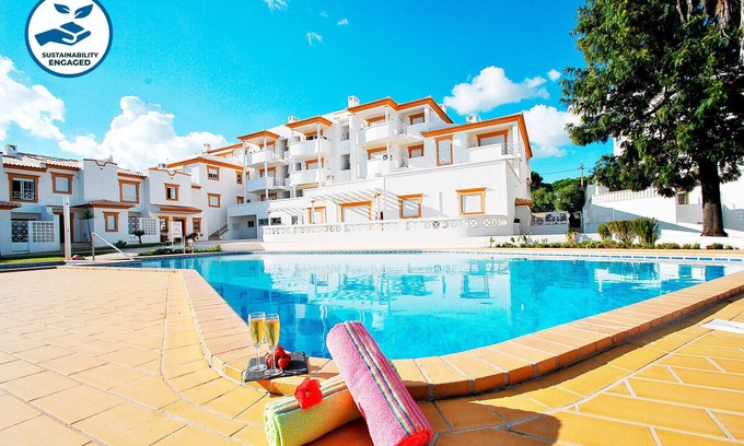 Olhos D'Agua Apartment | 2BR w/Pool & Sea View – Olhos d'Água