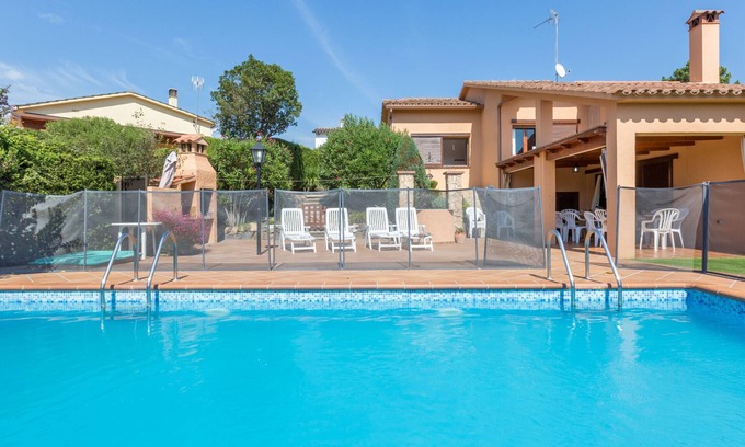Puigventos Villa | 2CIP01-12pax - House with capacity for 12 people and private pool located in a quiet area