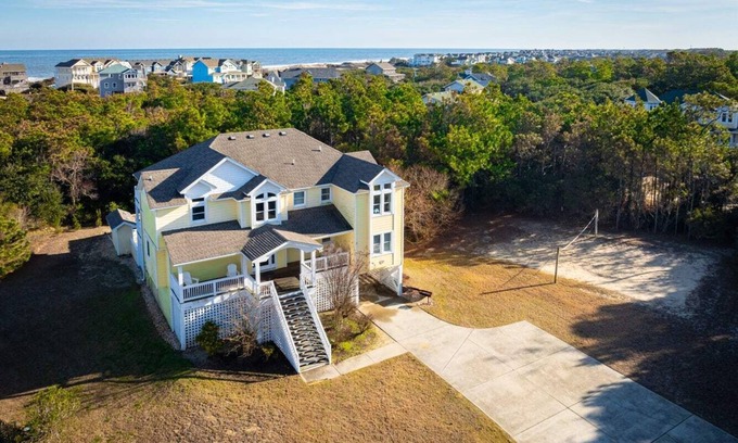 Corolla Village House | 2min Walk to Beach, Pool, Spa, Game Room, Big Yard
