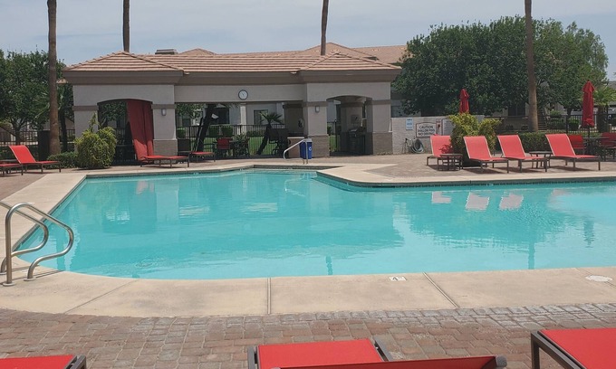 Gilbert Condo | 2nd floor 2 Bedroom Condo with Balcony