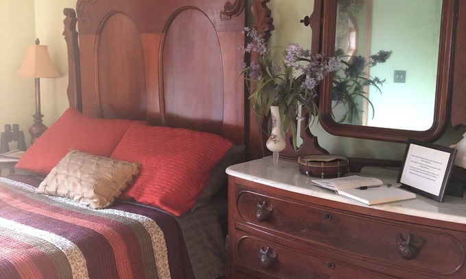 Milford Bed & Breakfast | 2nd-floor guestroom with attached bath