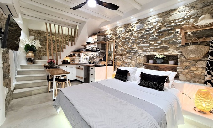 Naxos Apartment | 2Storey Luxury Studio with Veranda Castle Old Town { Manda Old Town }
