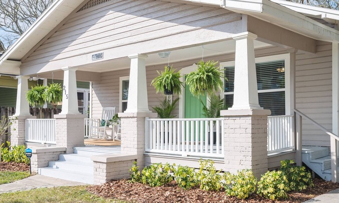 Dixieland House | 3/2 Downtown Lakeland Family & Pet Friendly Home