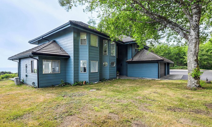 Brookings House | 3-Acre Property: Beachfront Home in Smith River!