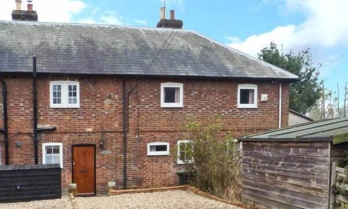 Stuppington Cottage | 3 APSLEY COTTAGES, character holiday cottage in Chartham