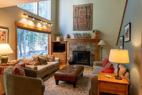 Warrior's Mark House | 3 BDR Mountain Home with Hot Tub Minutes to Lifts