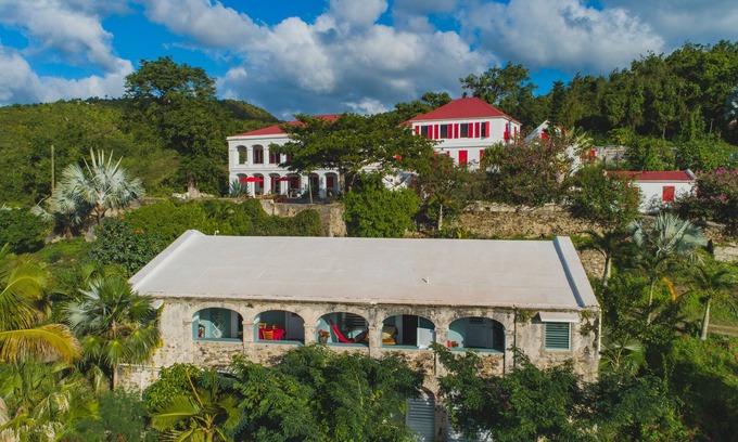 Estate Sprat Hall House | 3 Bdrm house on historic estate - private balconies - incredible location