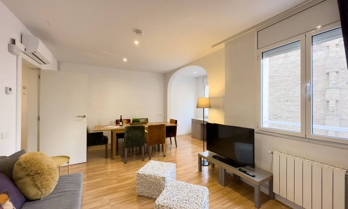 Sants Apartment | 3-bedroom apartment near Sants train station