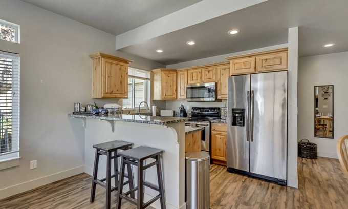 Layton House | 3 Bed 2 Bath King Beds With Smoker Grill