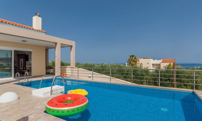 Stavromenos Villa | 3 Bed & 3 bath Modern Villa - Sauna, Jacuzzi,pool, Wi-fi & wheel chair friendly