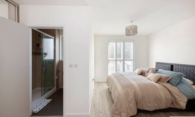 Southgate House | 3 bed, 3 bath townhouse in tranquil North London