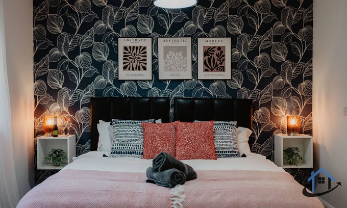 Derby House | 3 bed and 3 bath townhouse, free parking, sleeps 6n