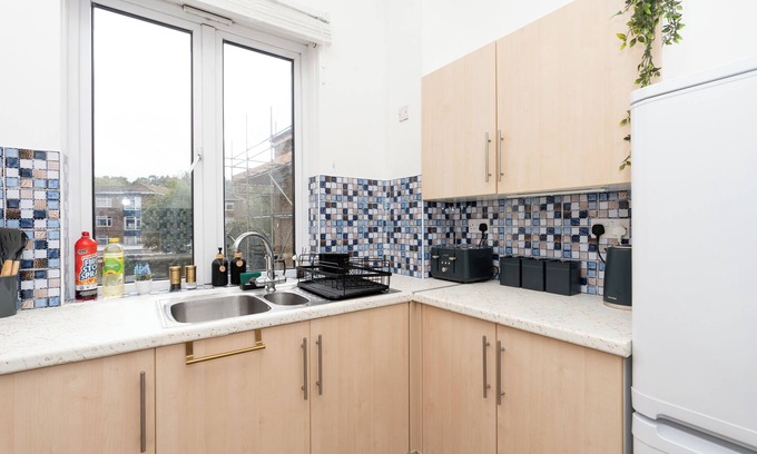 Winchester Apartment | 3 Bed Apartment with Cathedral Views and Free City Centre Parking
