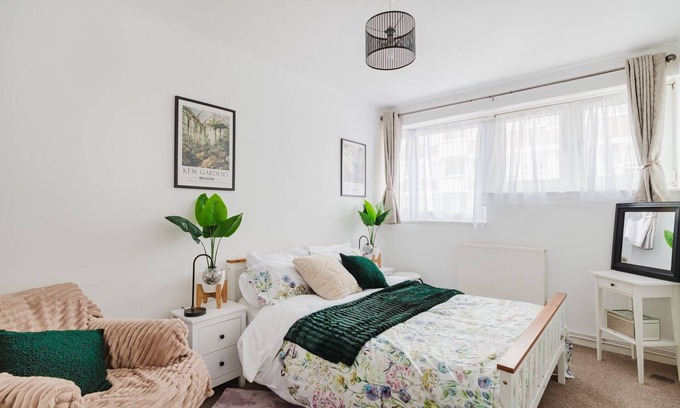 Haggerston Apartment | 3 Bed Apt near Broadway Market
