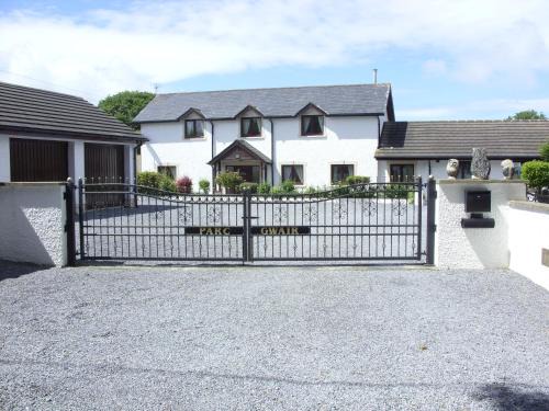 Llandyssiliogogo House | 3 Bed Cottage-Sleeps 6-Garden-Hot Tub-Games Room